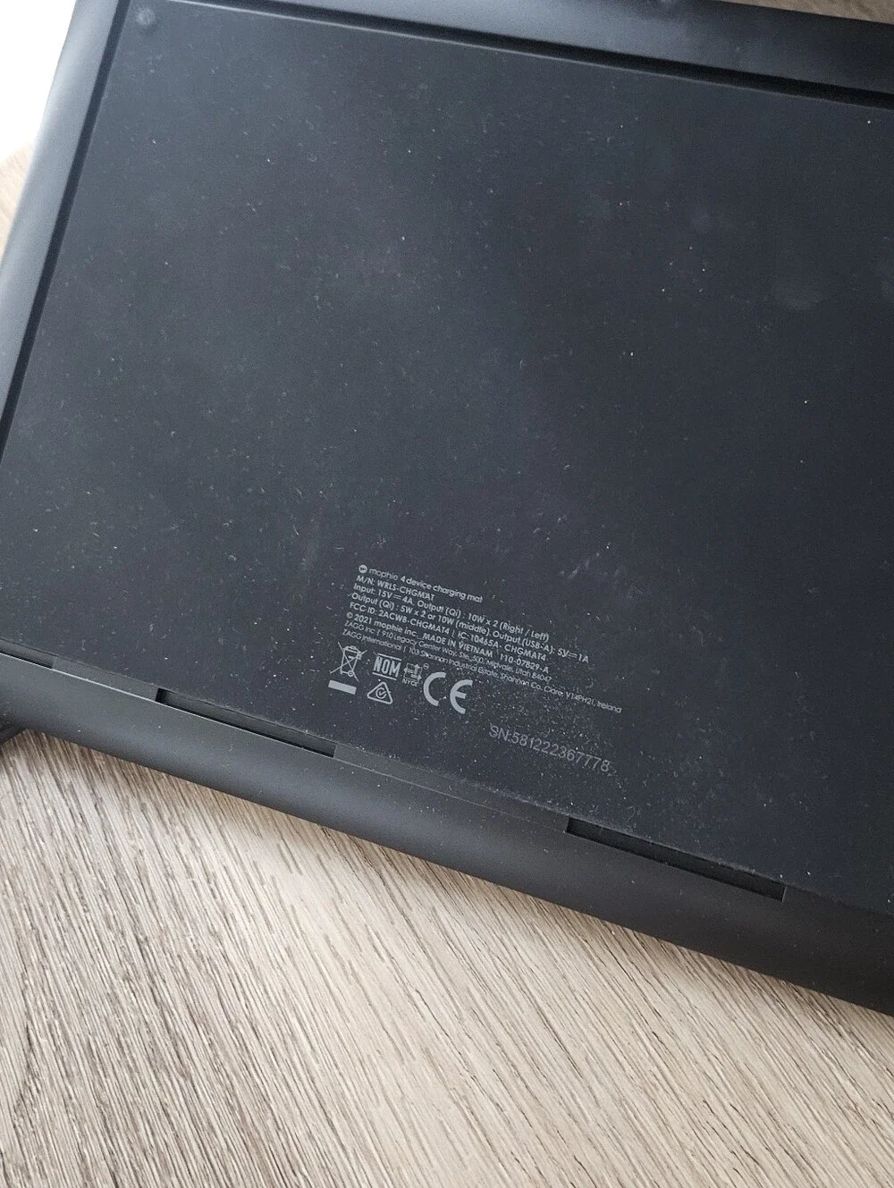mophie Black Wireless Charging Mat for four devices